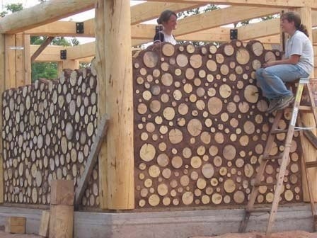 Технология глиночурка или по-буржуйски - cordwood Технология строительства таких домов известна довольно давно. Дома спокойно выдерживают экстремальные зимы с температурами ниже -50°С , а летом