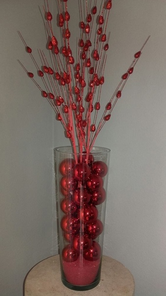 Новогодние букеты с елочными шарами в вазочках Волшебная подборка идей для вдохновения