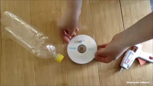 Идея из пластиковой бутылки и DVD диска. Делали вместе с детьми.