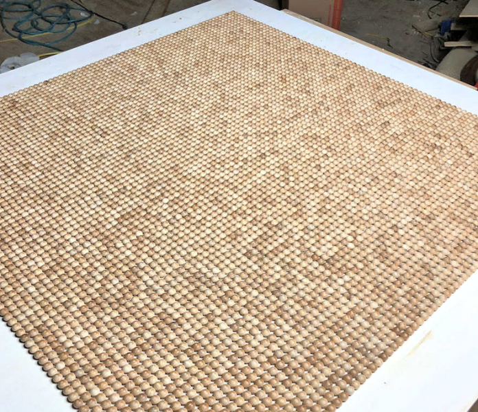 6 400 деревянных "пимпочек" - картина в стиле вышивки крестиком