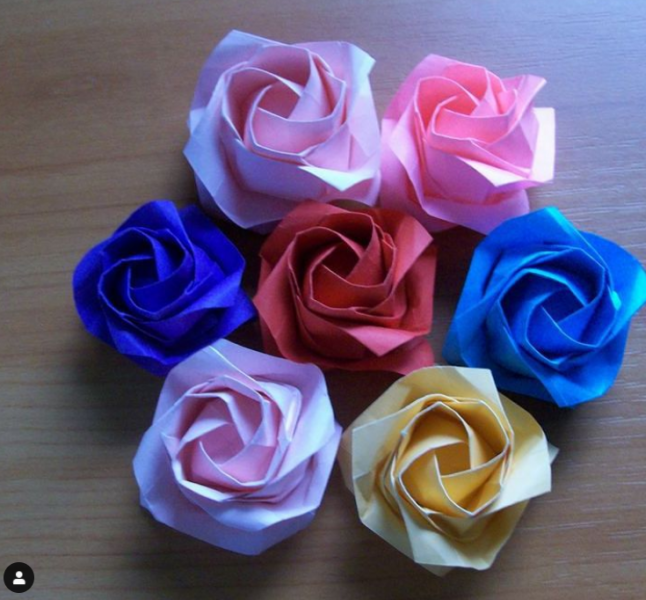 Как квадрат бумаги сложить в прекрасную розу. Без клея и ножниц