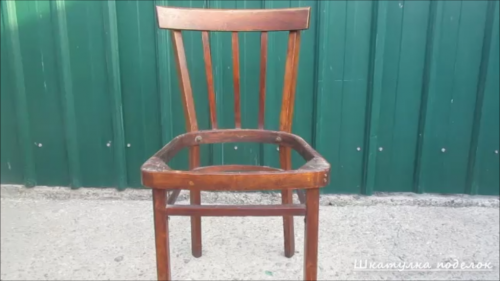 Решилась обновить забытый старый стул. Результат мне понравился.