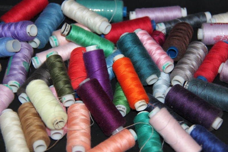 Где и как правильно хранить нитки для шитья?
